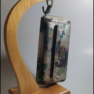 Kenneth Cole Reaction‎ Silver Toned Floral Clutch